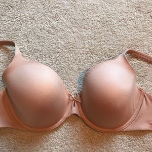 Victoria’s Secret Bra 32DDD, worn once